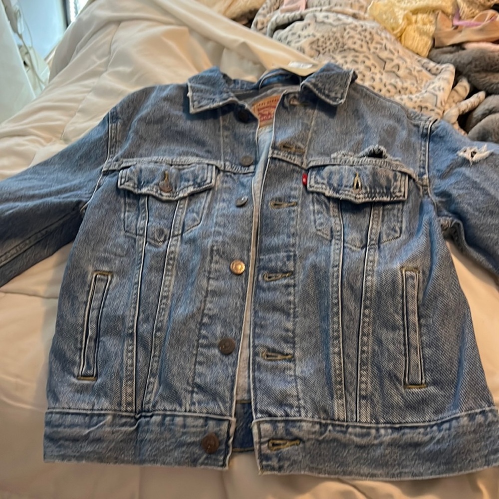 Womens Levi’s jean jacket